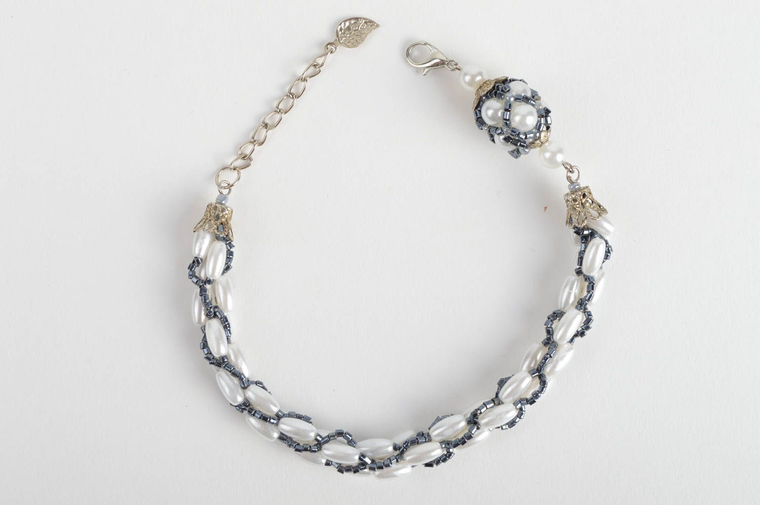 Bracelet en perles d'imitation et perles de rocaille blanc-noir fait main photo 2
