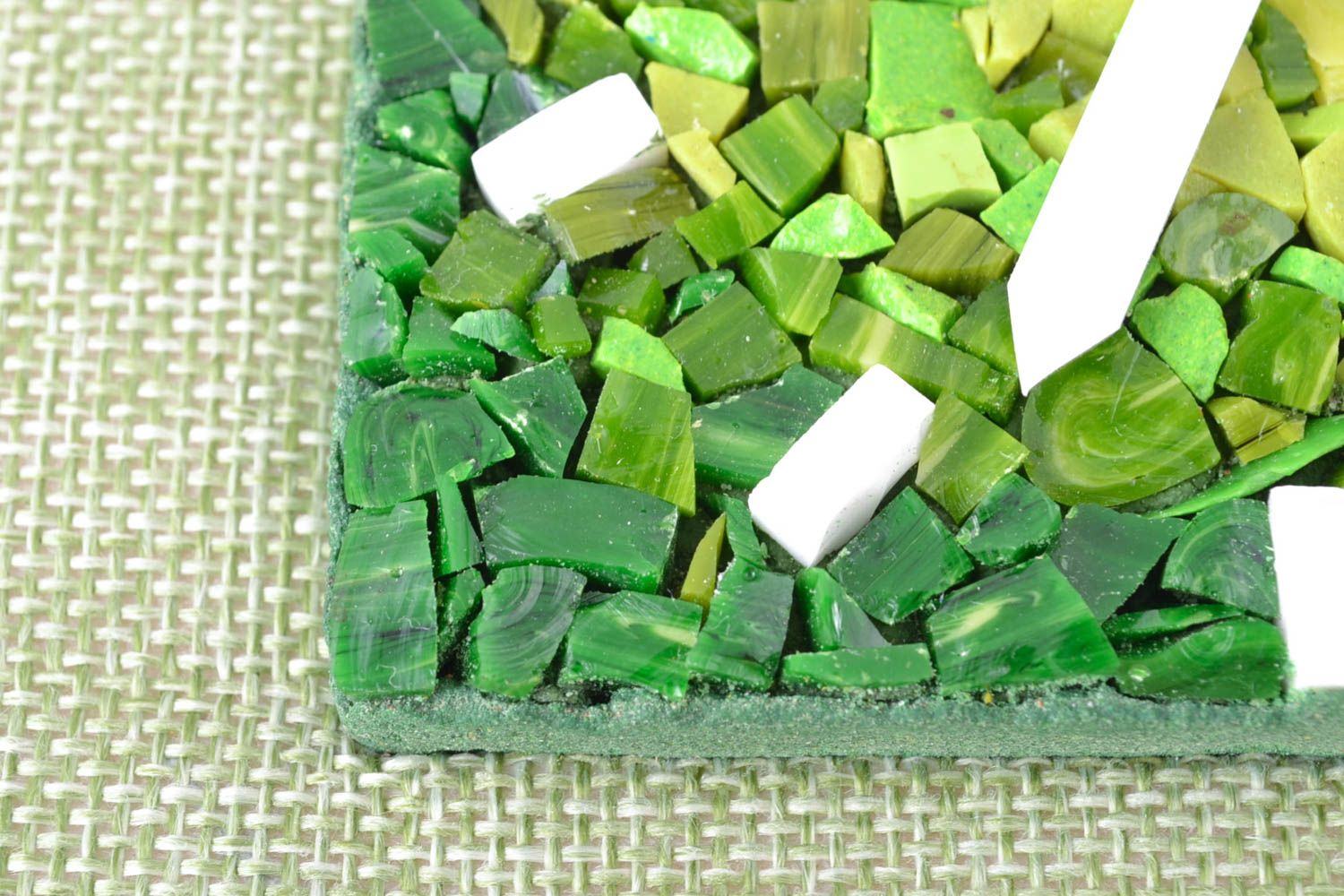 Pendule carrée décorée de tissu et mosaïque en smalt vert faite main Été photo 3