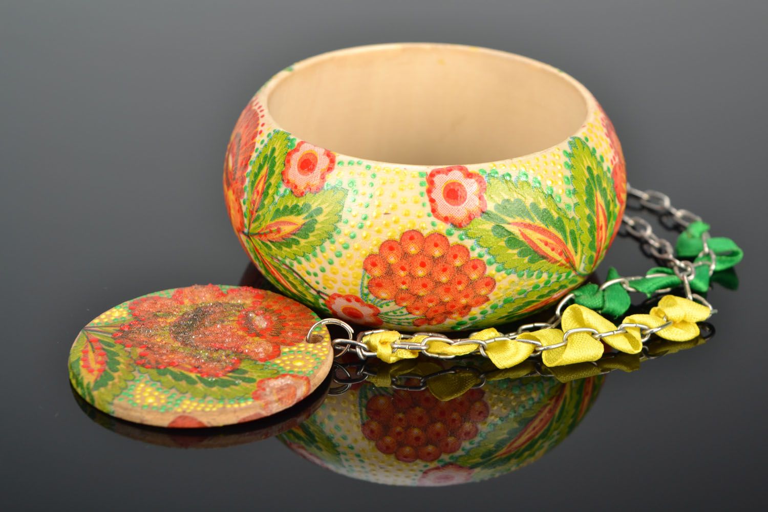 Ensemble de bijoux en bois bracelet et pendentif photo 1