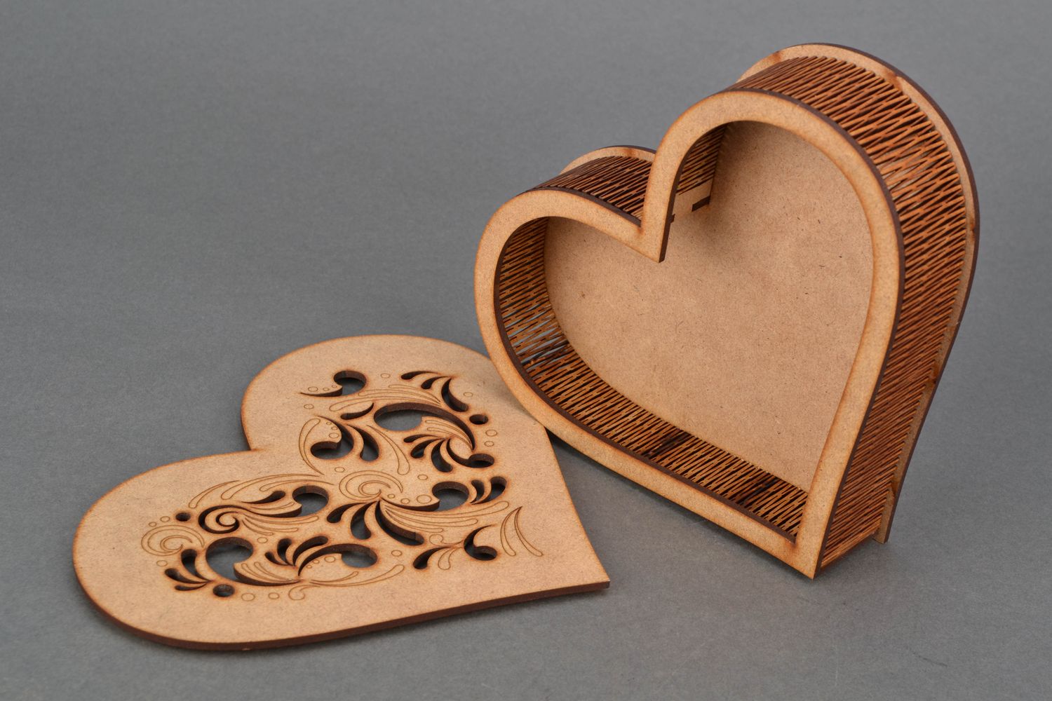 Cajita artesanal con forma de corazón foto 3