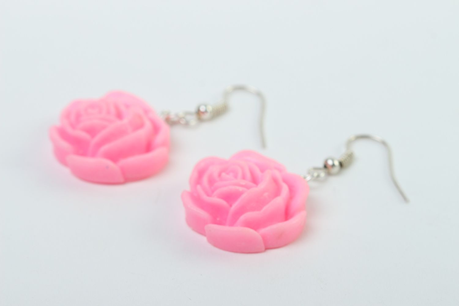Ohrringe für Damen handgemachter Schmuck Ohrringe mit Blumen rosafarbig rund foto 3