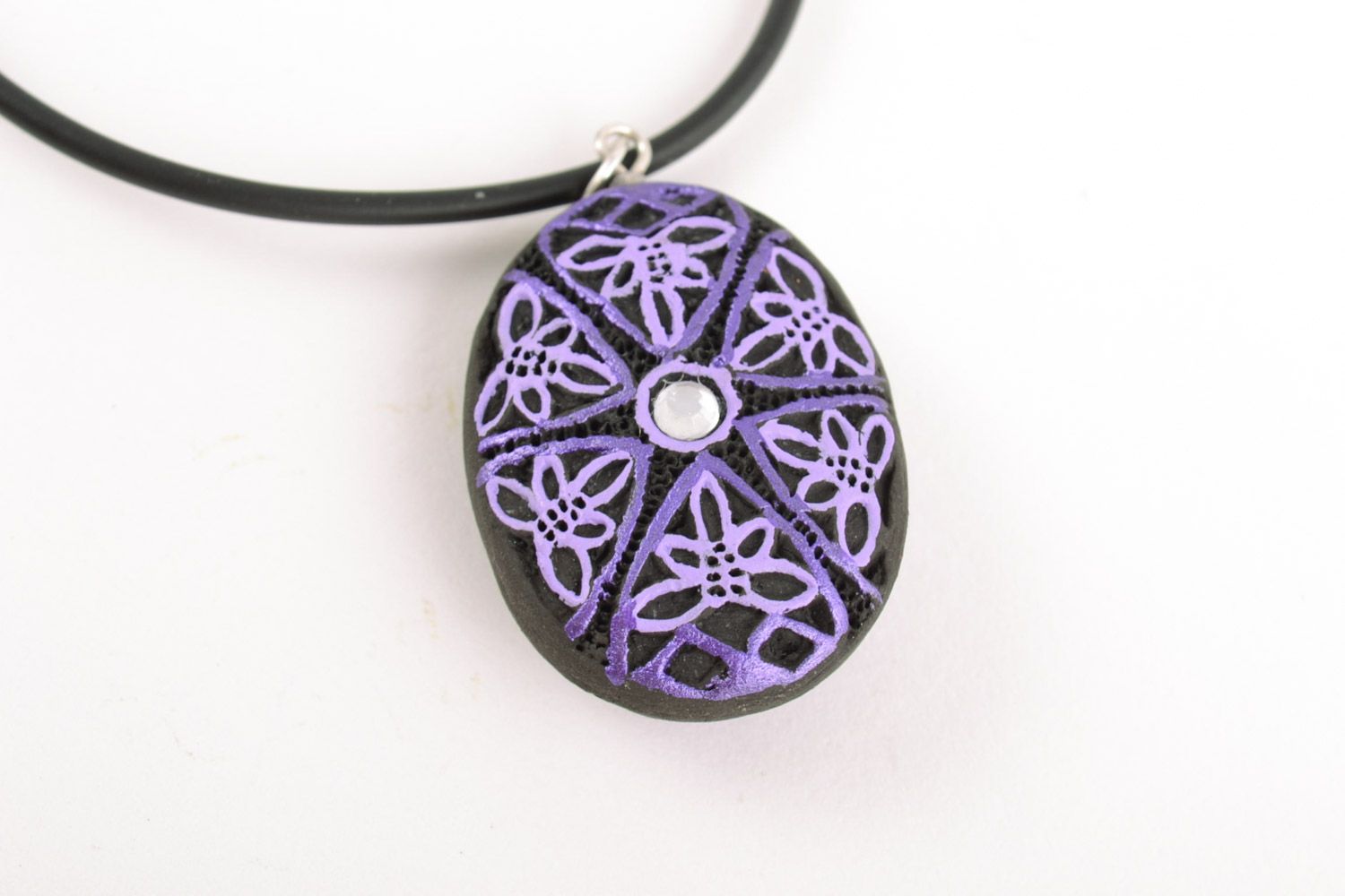 Black and lilac handmade clay pendant painted with acrylics photo 4