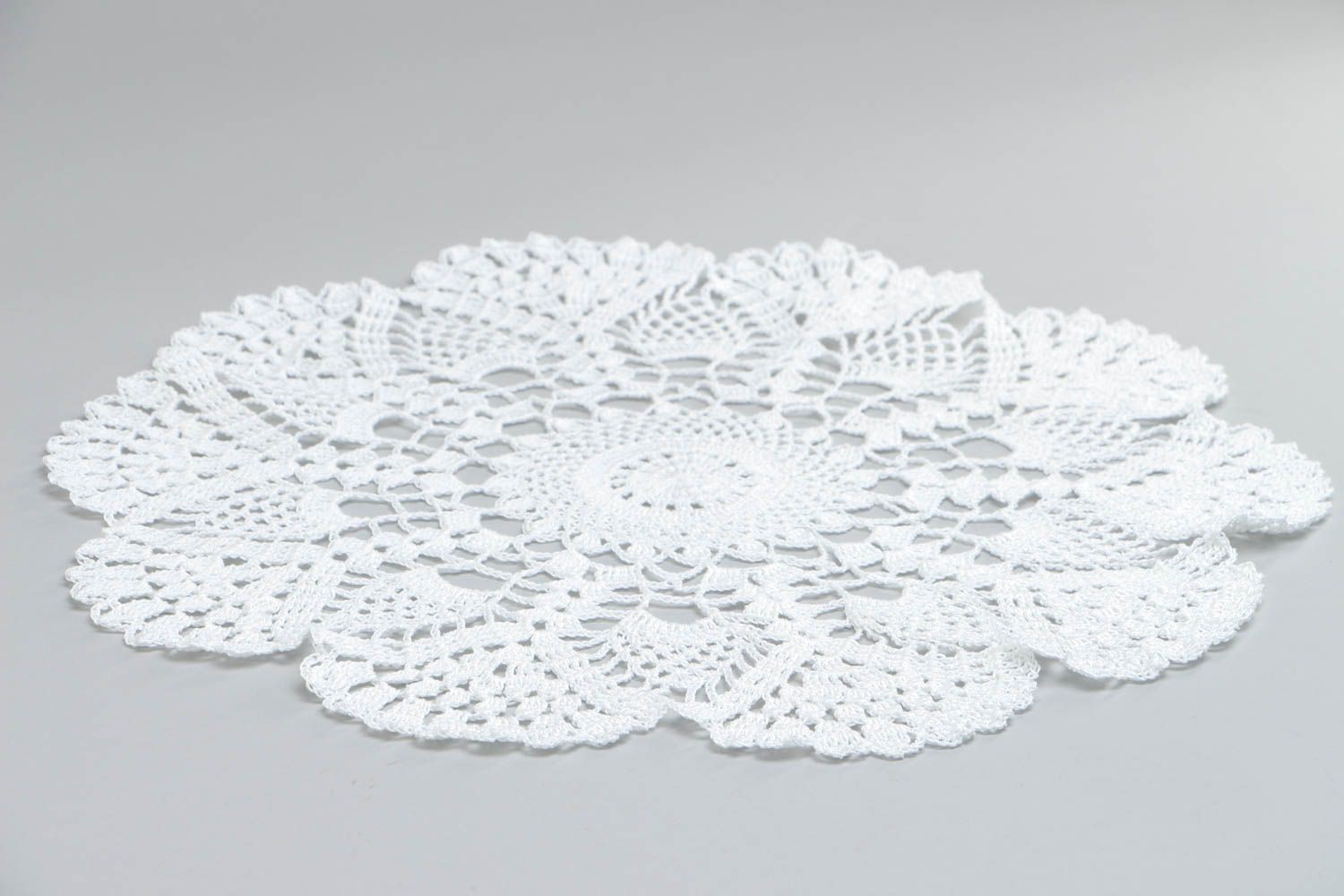Napperon blanc ajouré tricoté au crochet en fils de coton fait main rond photo 3