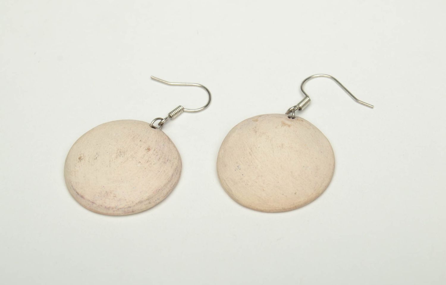 Boucles d'oreilles en céramique en forme de boutons faites main photo 4