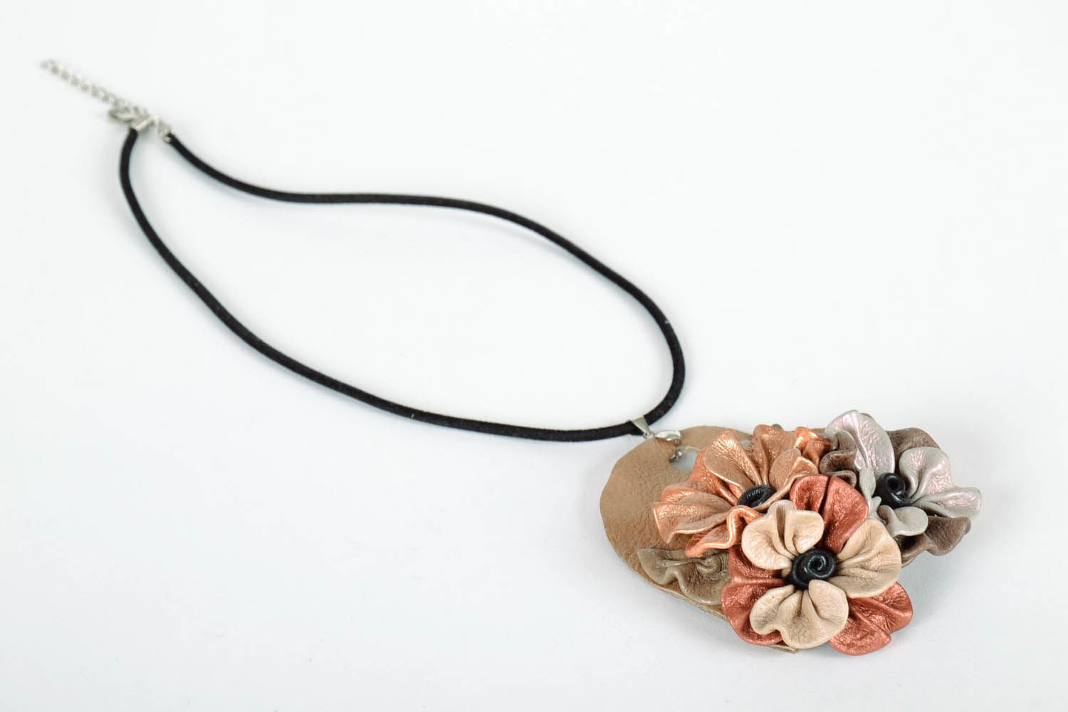 Pendant made of leather Flowers photo 2