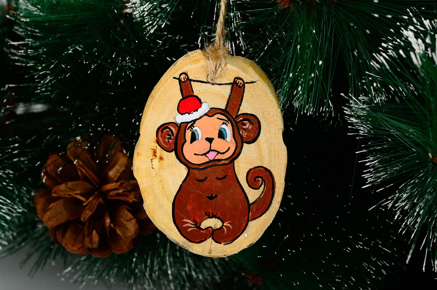 Игрушка на елку handmade декор для дома игрушка из дерева с обезьянкой фото 1
