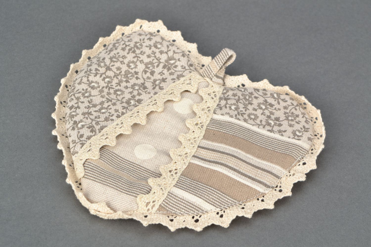 Handmade Ofenhandschuh für Küche aus Stoff im Patchwork Stil Herzchen foto 3