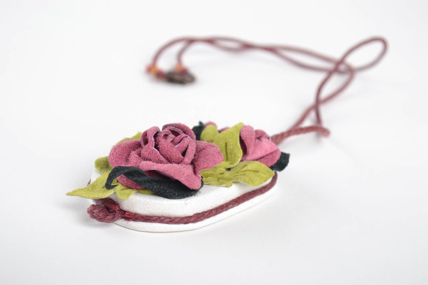Handmade Halskette mit Anhänger Leder Accessoire schöner Schmuck für Damen  foto 3