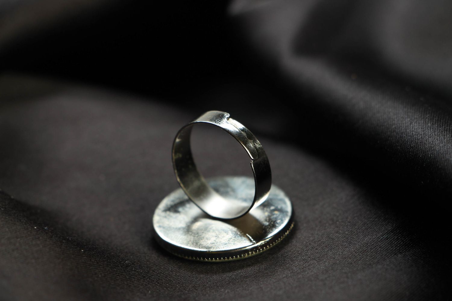 Круглое кольцо в технике стимпанк фото 3