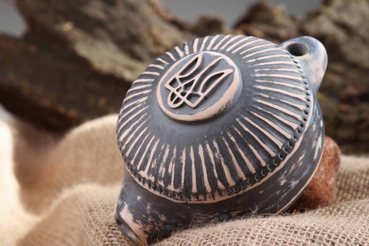 Ocarina de cerâmica, flauta assobio com um tridente foto 1