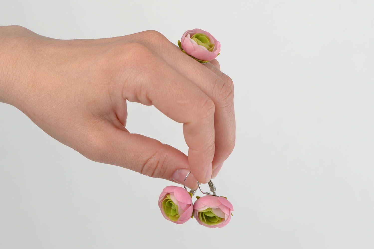 Porzellan Schmuck Set mit Ranunculus Blumen handmade Ohrringe und Ring foto 1