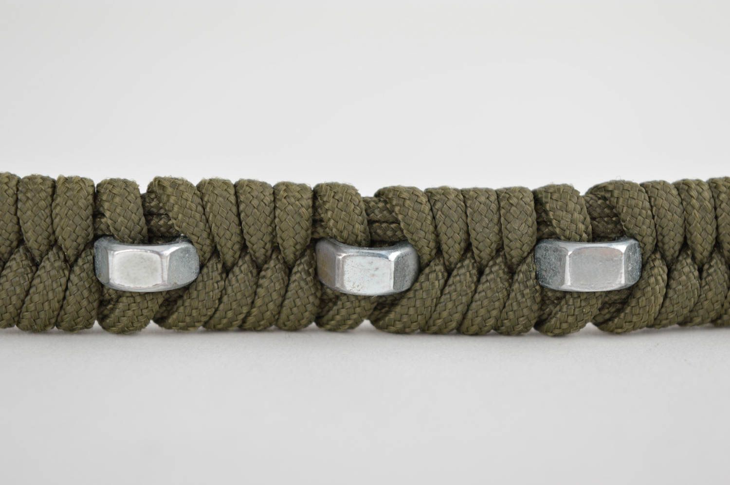 Dunkles Paracord Armband handmade Accessoire für Männer Survival Armband foto 2