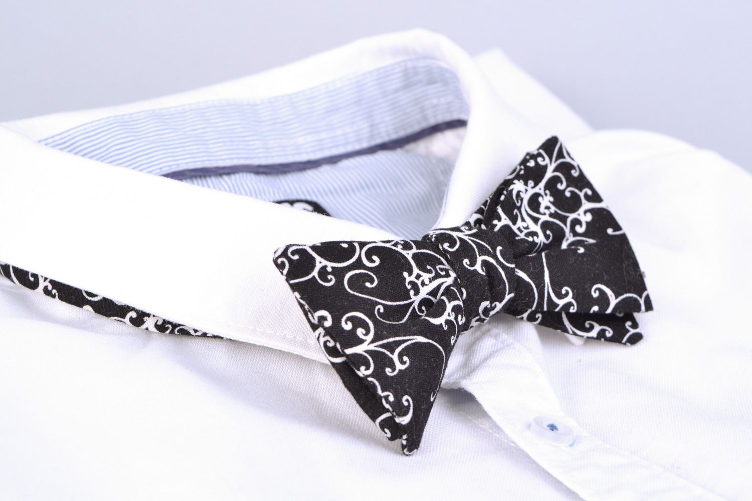 Handmade black and white fabric bow tie with abstract pattern for men and women photo 1
