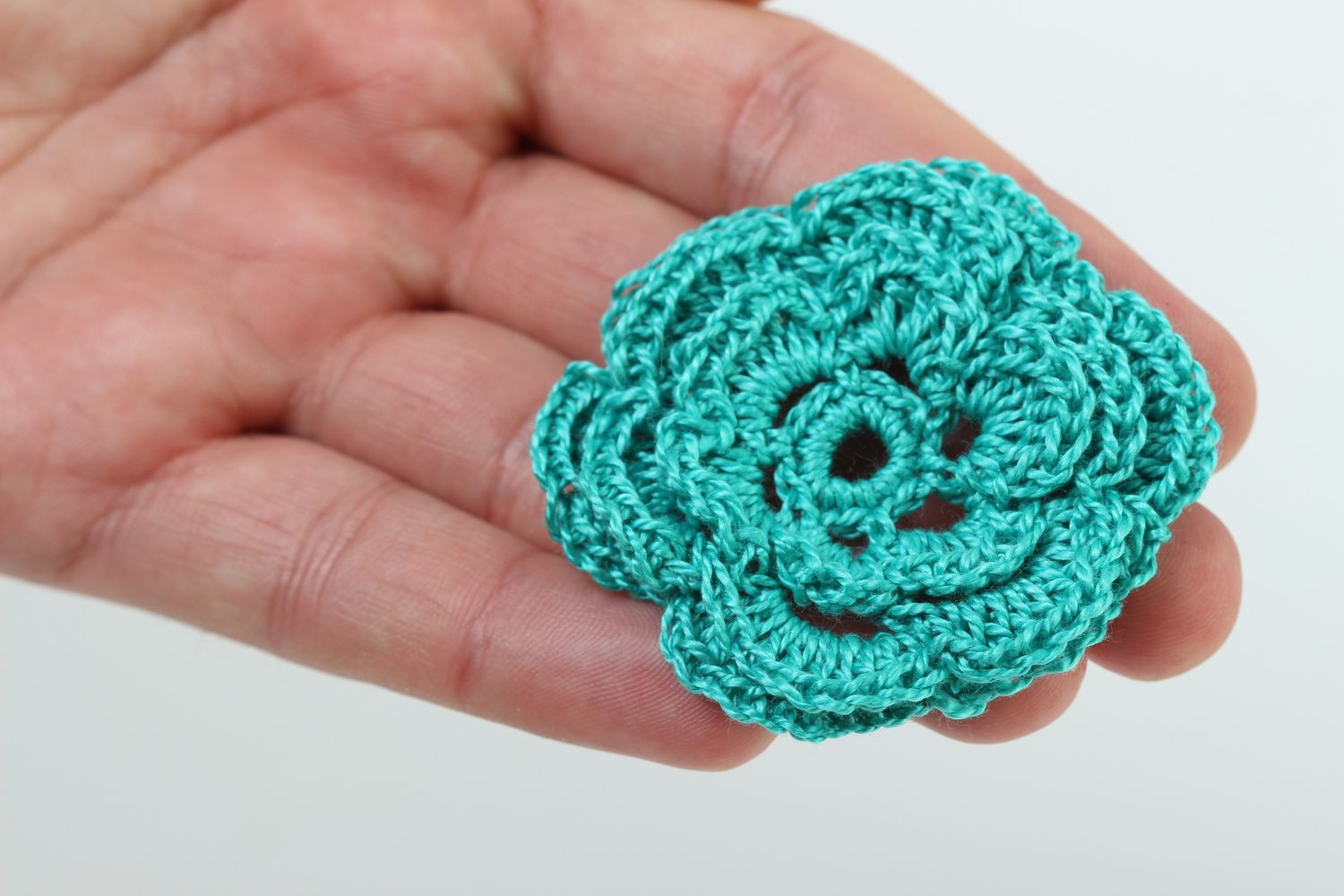 Flor tejida al crochet artesanal accesorio de costura regalo original para mujer foto 5