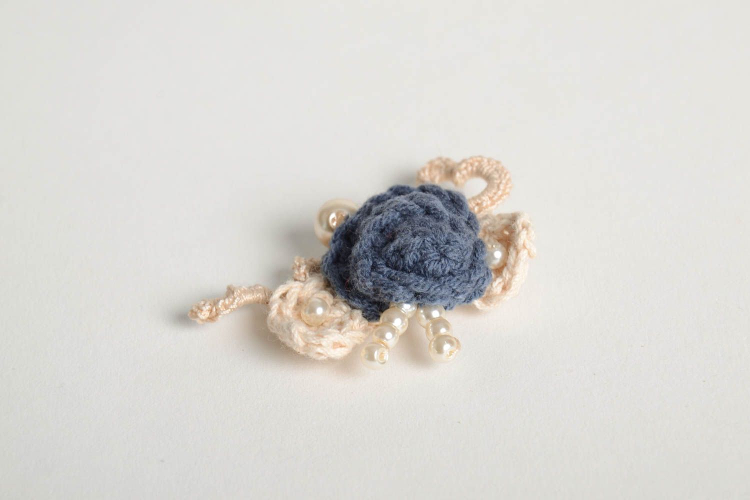 Damen Brosche handgemachter Schmuck Accessoire für Frauen blaue Blume gehäkelt foto 5