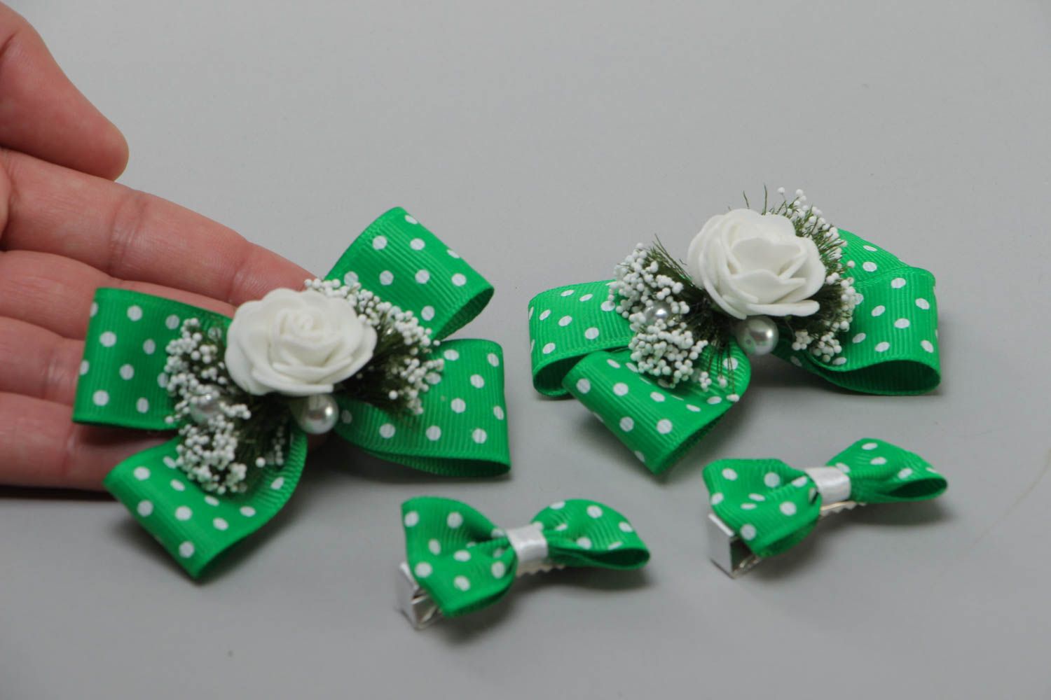 Handmade Schleife Haarklammer Set aus Ripsbändern 4 Stück mit Blumen für Mädchen foto 5