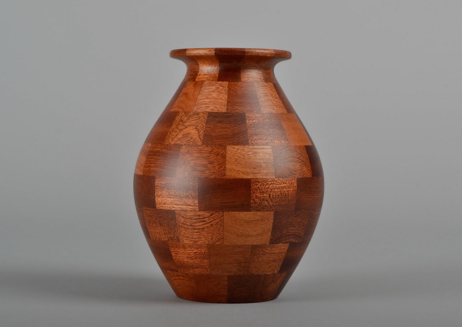 Vaso arredondado de madeira foto 2