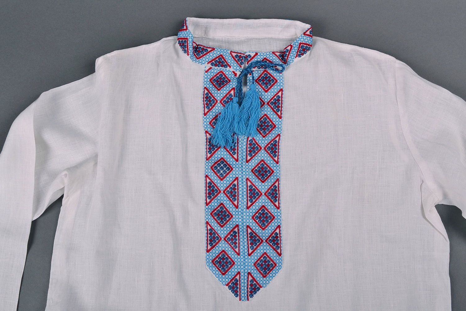 Camisa ucraniana étnica de linho com bordado foto 3