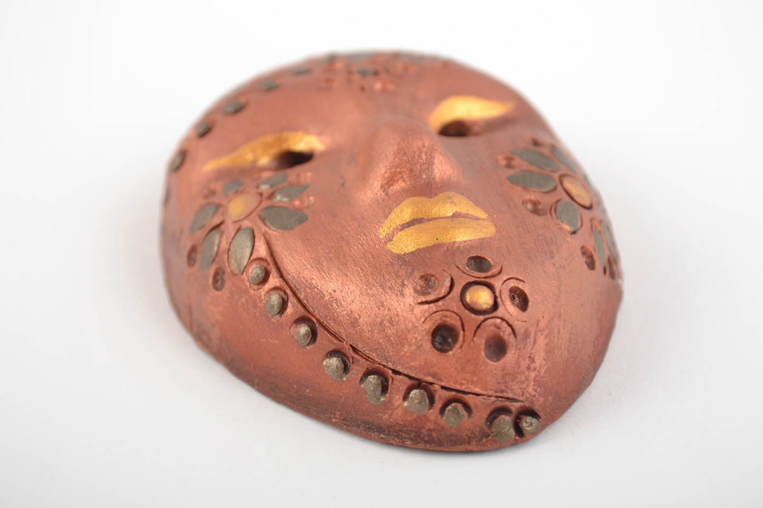 Оригинальная маска из глины с росписью красками ручной работы красивая фото 4