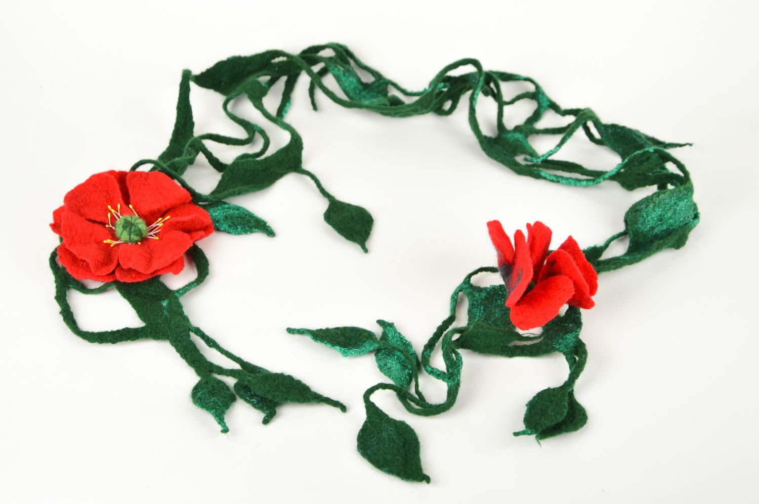 Écharpe laine fait main Accessoire femme vert fleurs rouges Cadeau femme photo 2