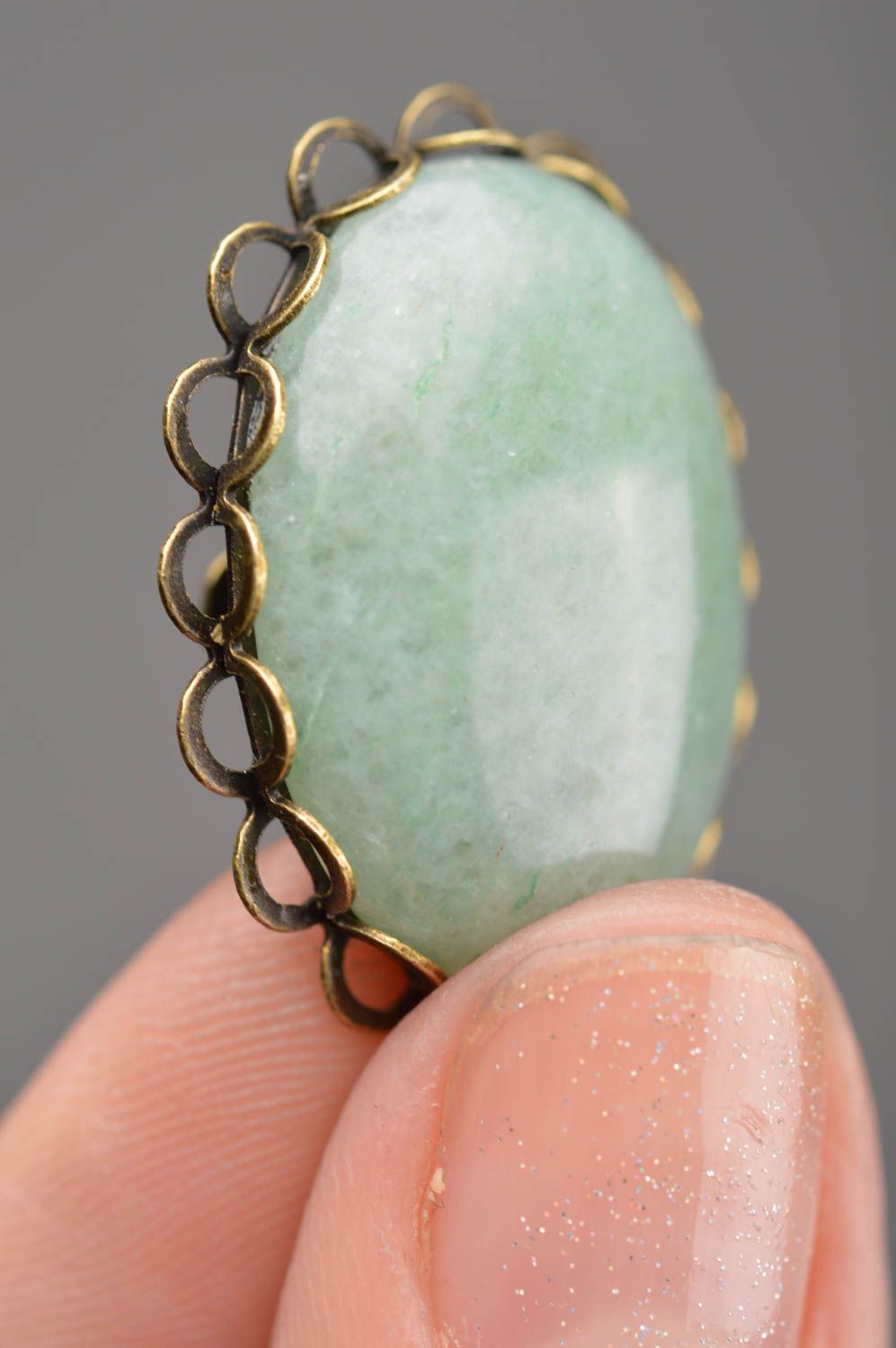 Broche ovale en pierre couleur menthe support métal faite main Œil de serpent photo 2