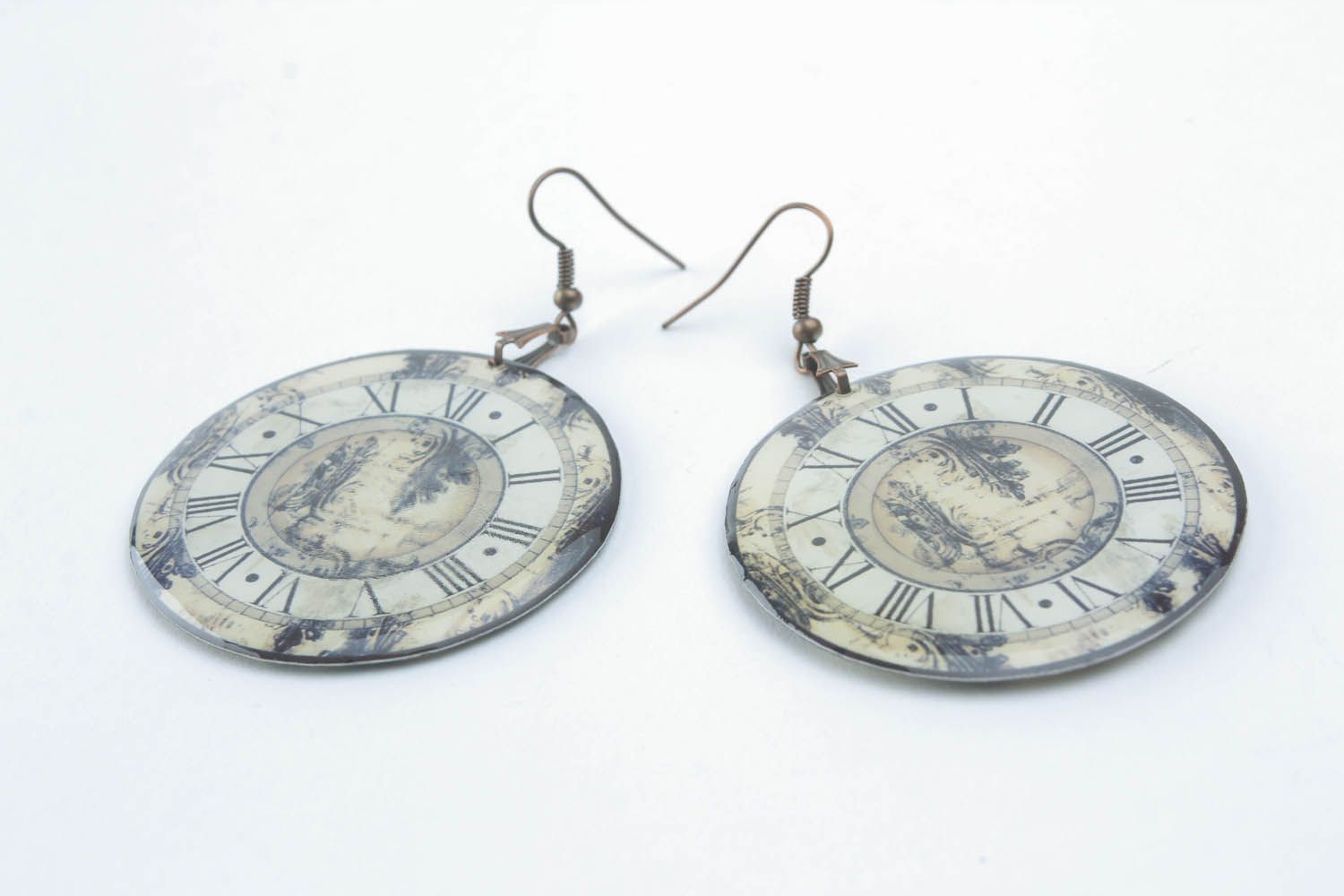 Round earrings in vintage style photo 4