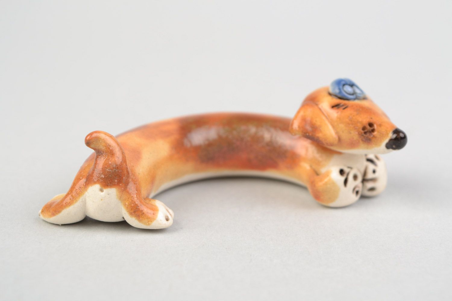 Figura de cerámica en miniatura divertida hecha a mano perro salchicha foto 5