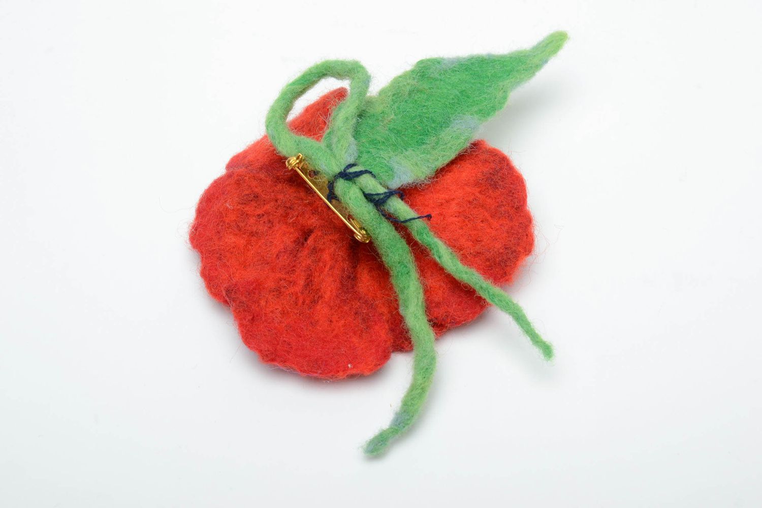 Red wool brooch in the shape of poppy photo 4