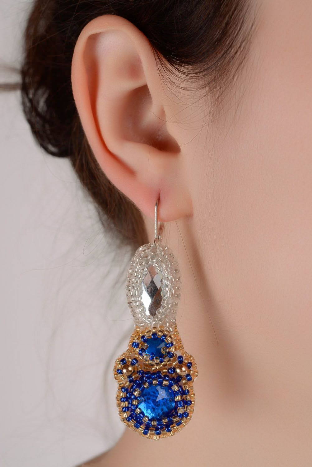 Prächtige blaue Ohrringe aus Glas und Glasperlen foto 1