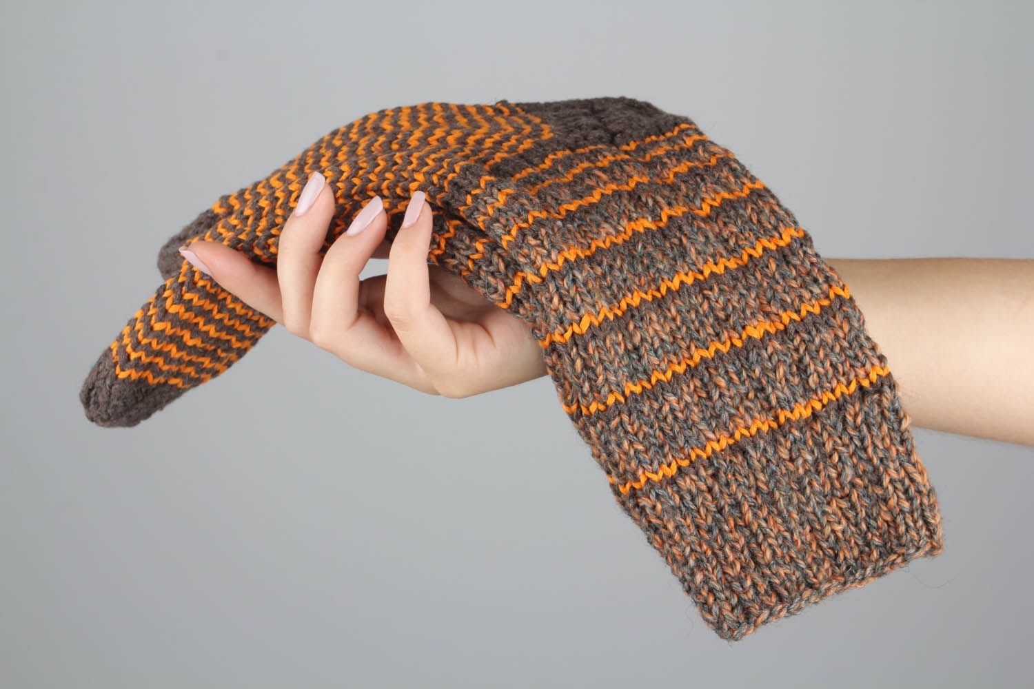 Meias listradas mornas artesanais de inverno tricotadas de fios de lã e de mescla de lã foto 5