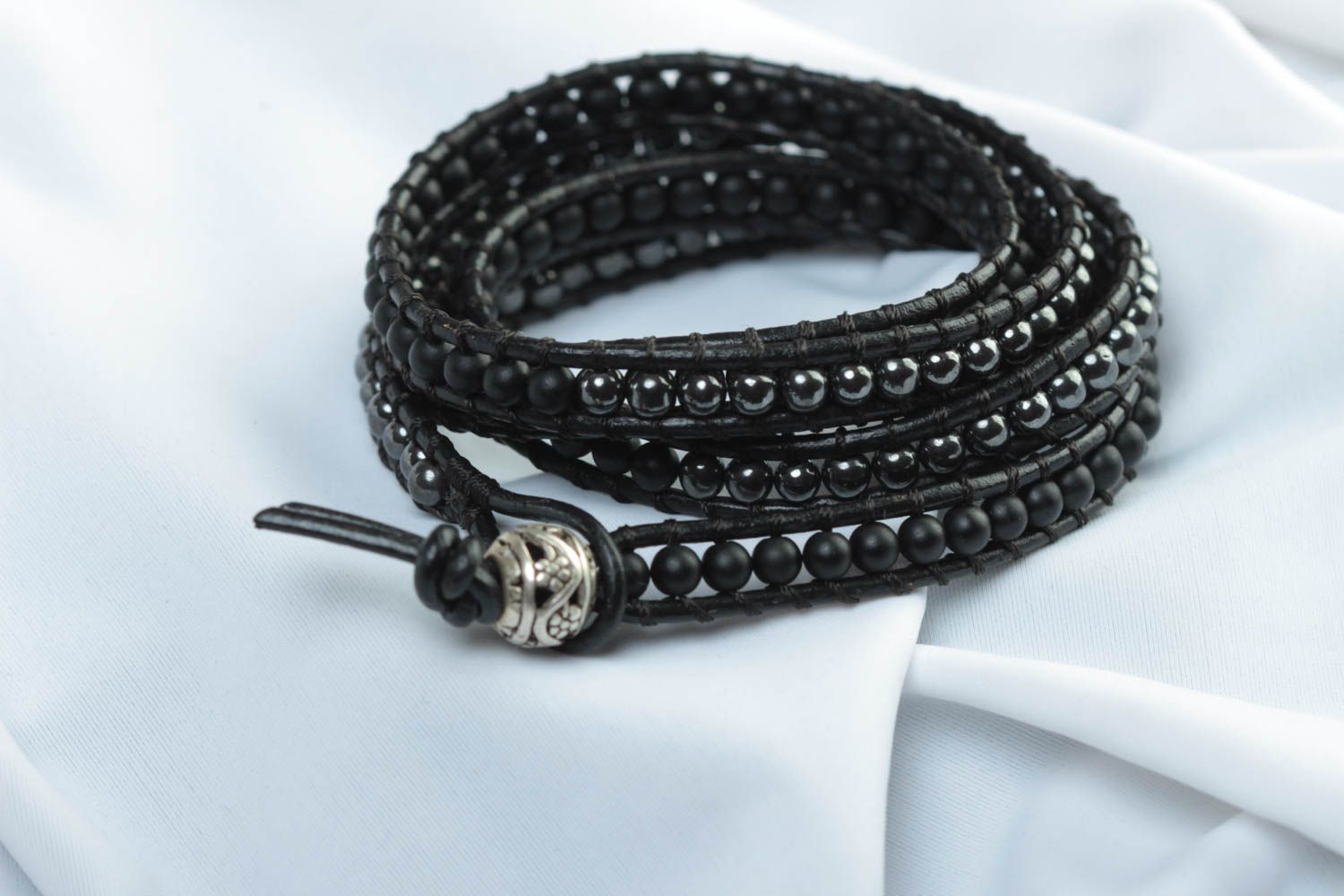 Bracelet noir Bijou fait main Accessoire femme hématite shungite design photo 1