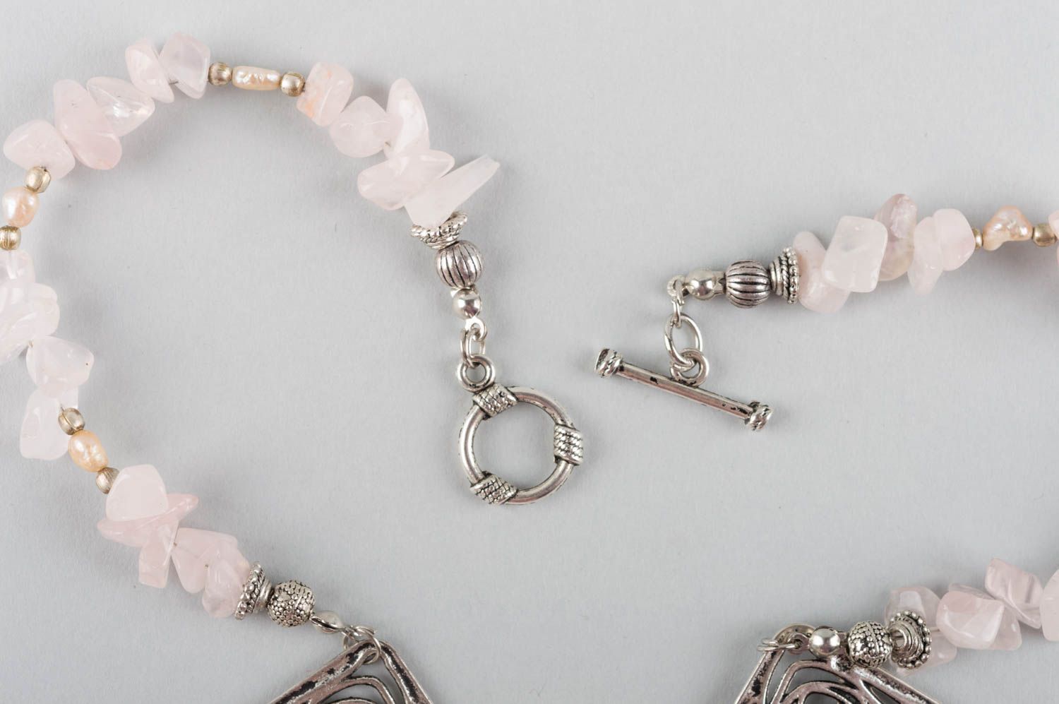 Long collier en quartz et perles rose fait main multirang original pour femme photo 3