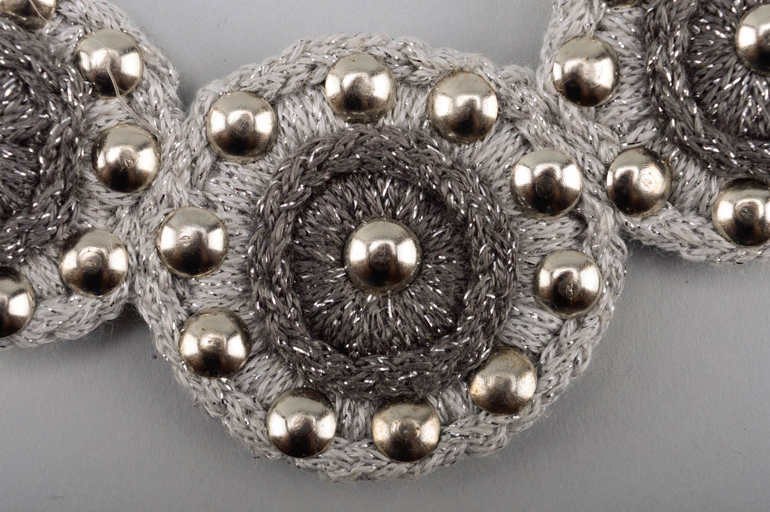 Collier textile Bijou fait main en fils et métal original Cadeau pour femme photo 4