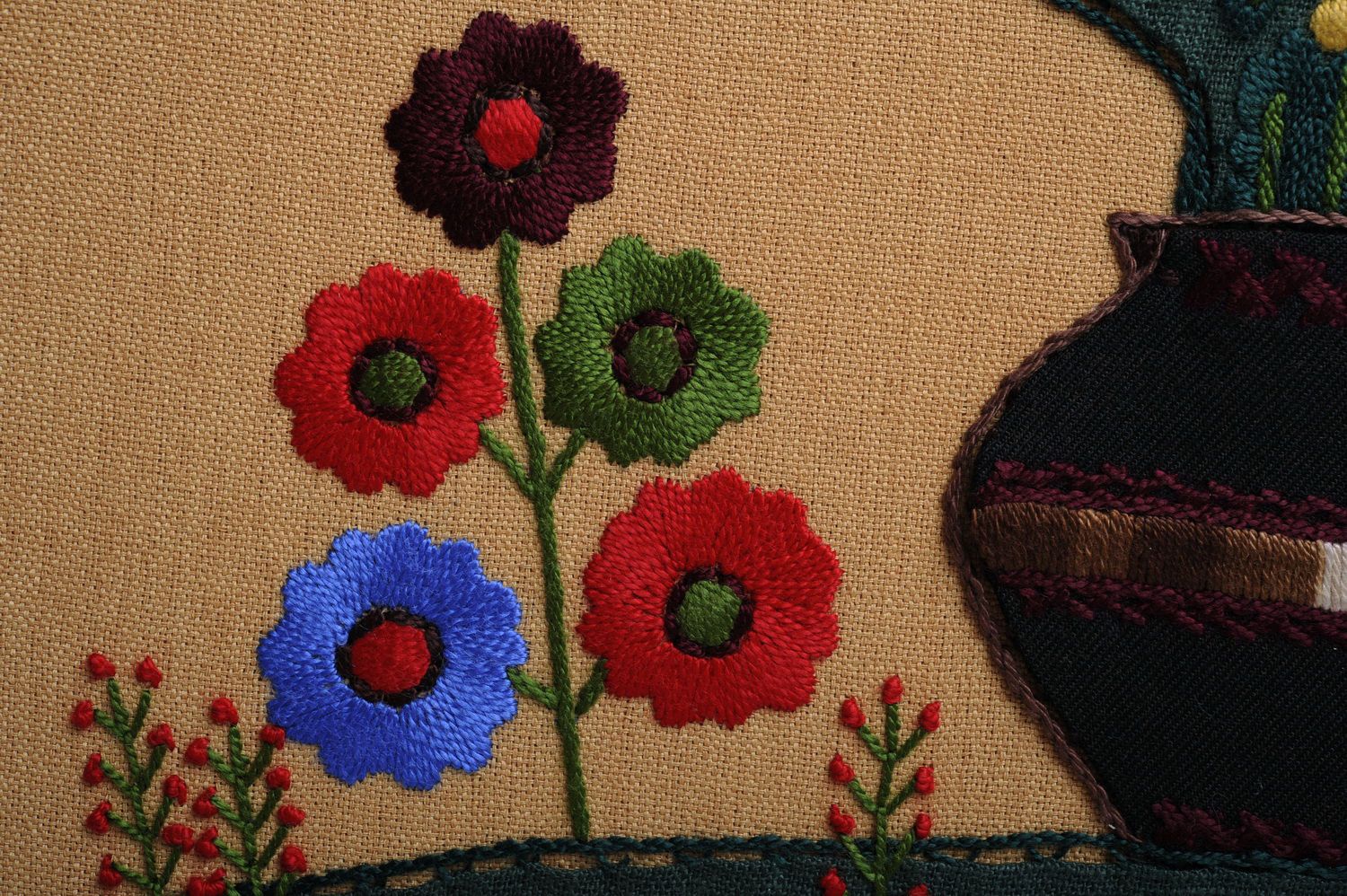 Handmade embroidered painting photo 2