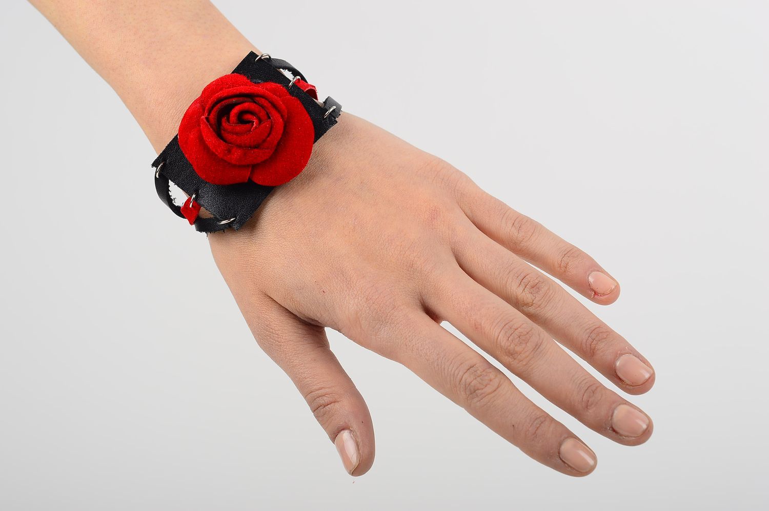 Bracelet cuir Bijou fait main avec rose rouge design Accessoires femme photo 1