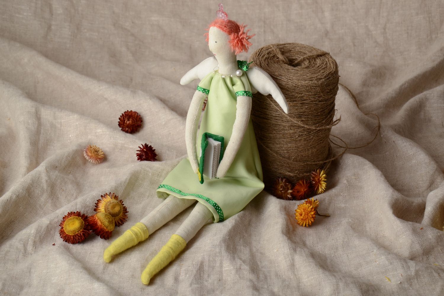 Игрушка кукла из ткани королева  фото 1