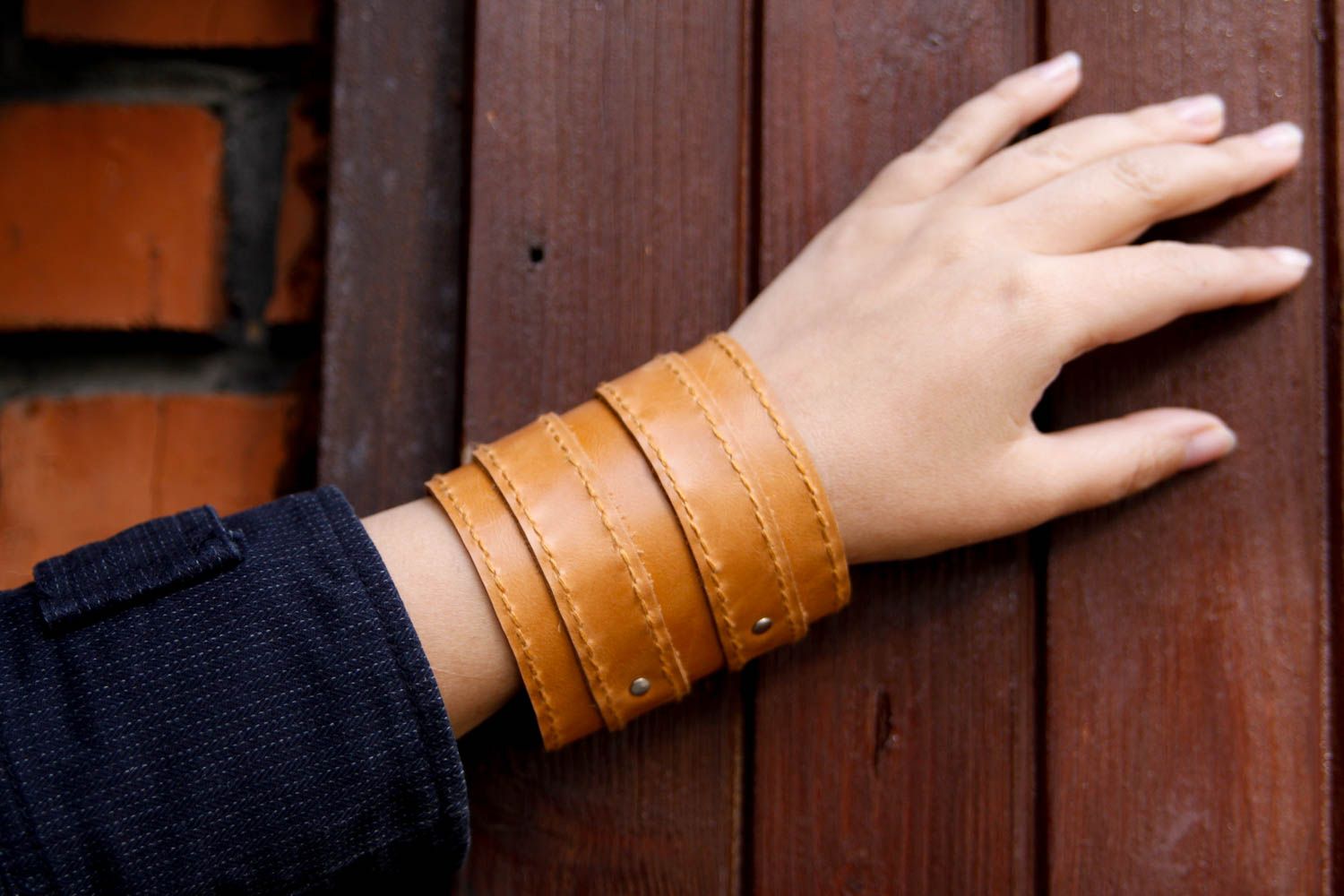 Bracelet large en cuir marron Bijou fait main Cadeau pour femme et homme photo 1