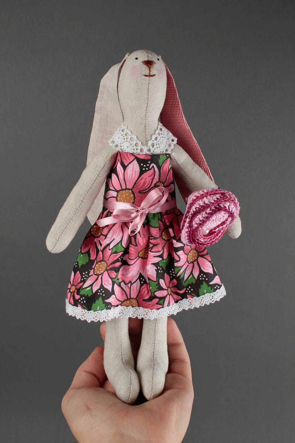 Schönes Kuscheltier Hase im Kleid handmade Stoff Spielzeug Geschenk für Kinder foto 1