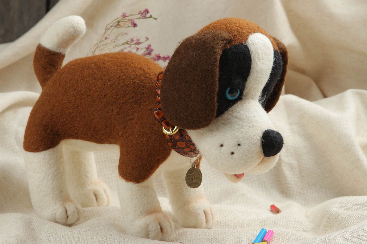 Игрушка ручной работы умная игрушка собака интерьерная игрушка в ошейнике фото 5