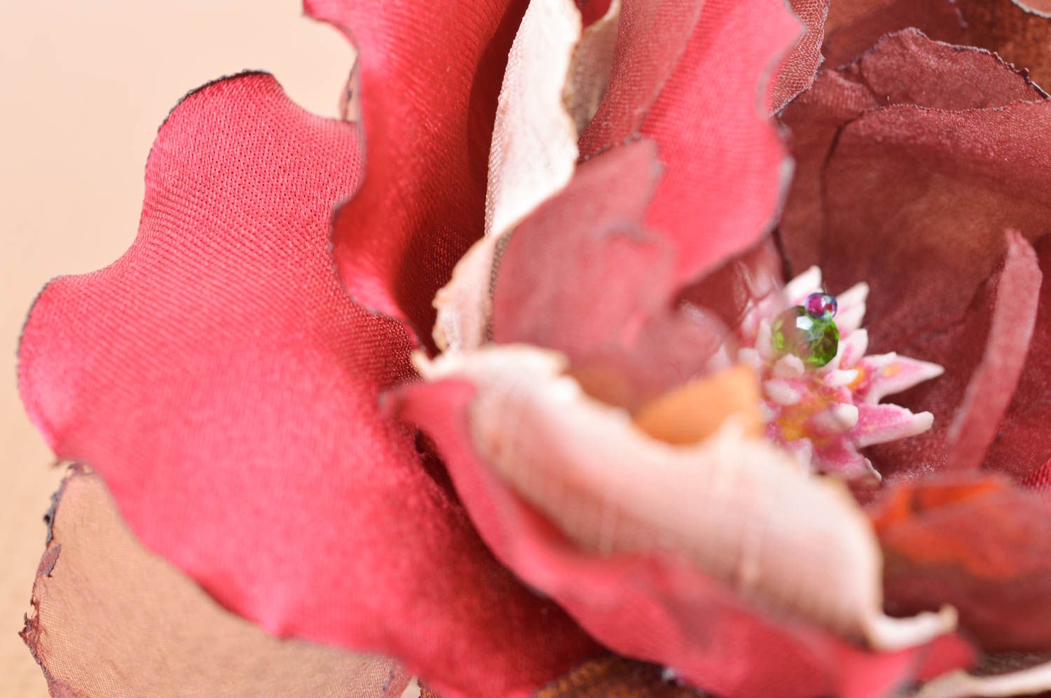 Broche-barrette faite main originale pivoine rouge bijou pratique pour femme photo 4