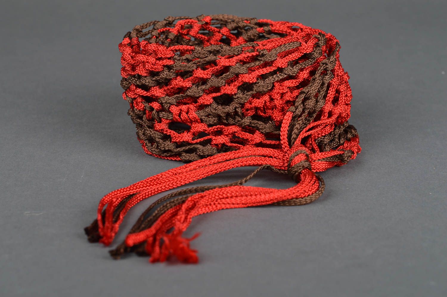 Cinturón trenzado hecho a mano de color rojo accesorio de moda ropa femenina foto 3