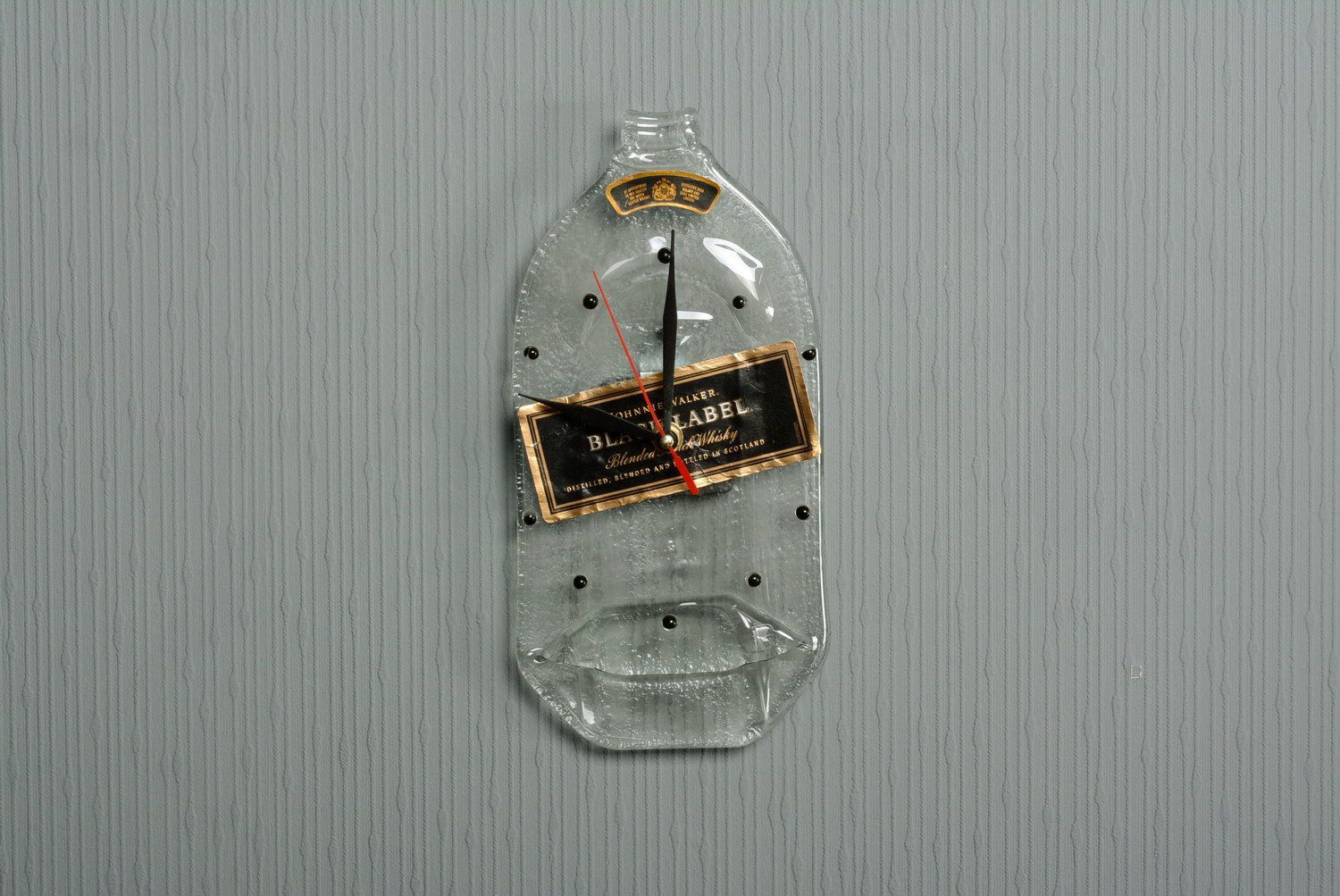 Horloge en verre en forme de bouteille Black Label photo 5