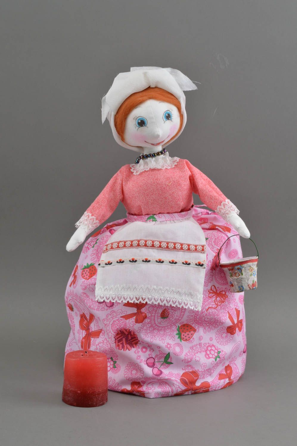 Кукла для чайника из ткани в розовом небольшая красивая чехол ручная работа фото 1