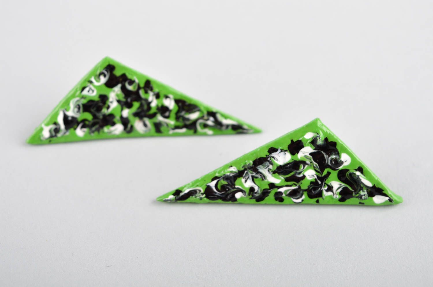 Серьги из полимерной глины украшение ручной работы зеленые серьги гвоздики фото 3