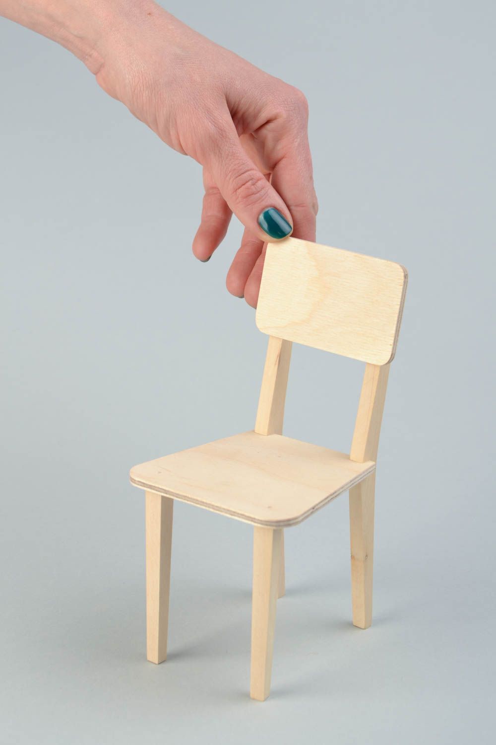 Pieza en blanco para creatividad artesanal con forma de silla para muñecas foto 2
