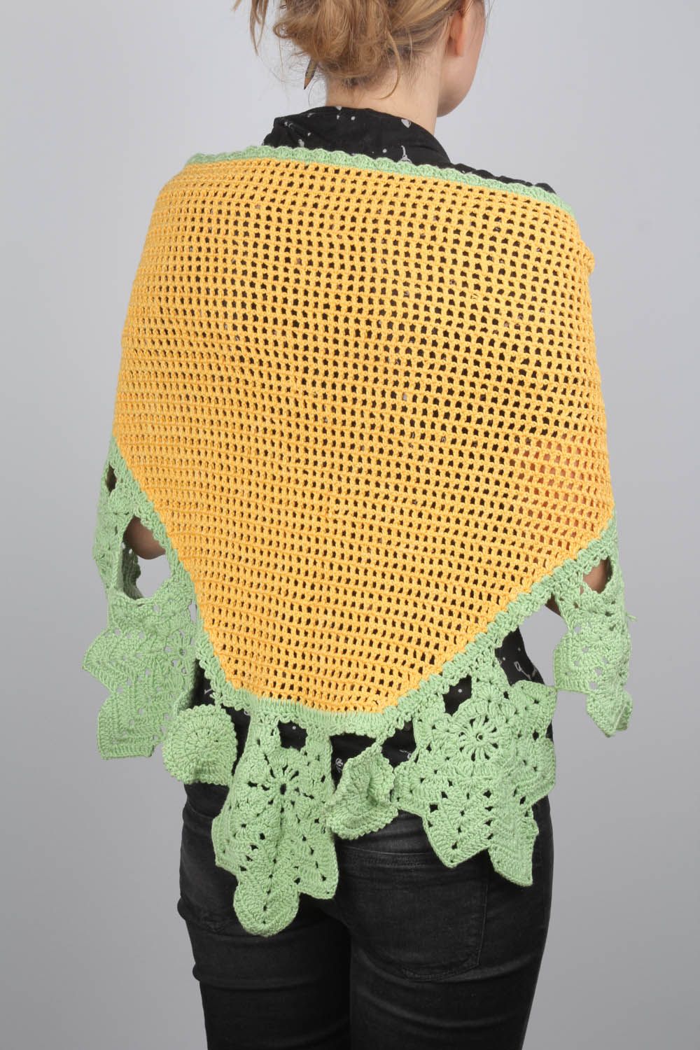 Xale original tricotado de fios acrílicos foto 2