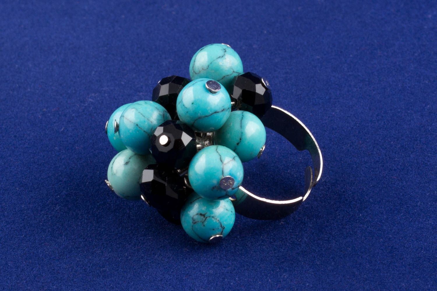 Grande bague en turquoise et perles de cristal noires réglable faite main photo 5