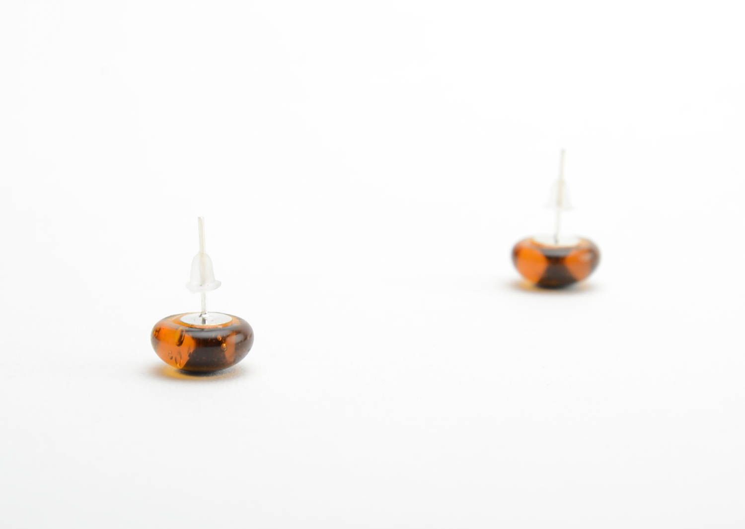 Boucles d'oreilles puces rondes orange en verre fusing faites main petites photo 4