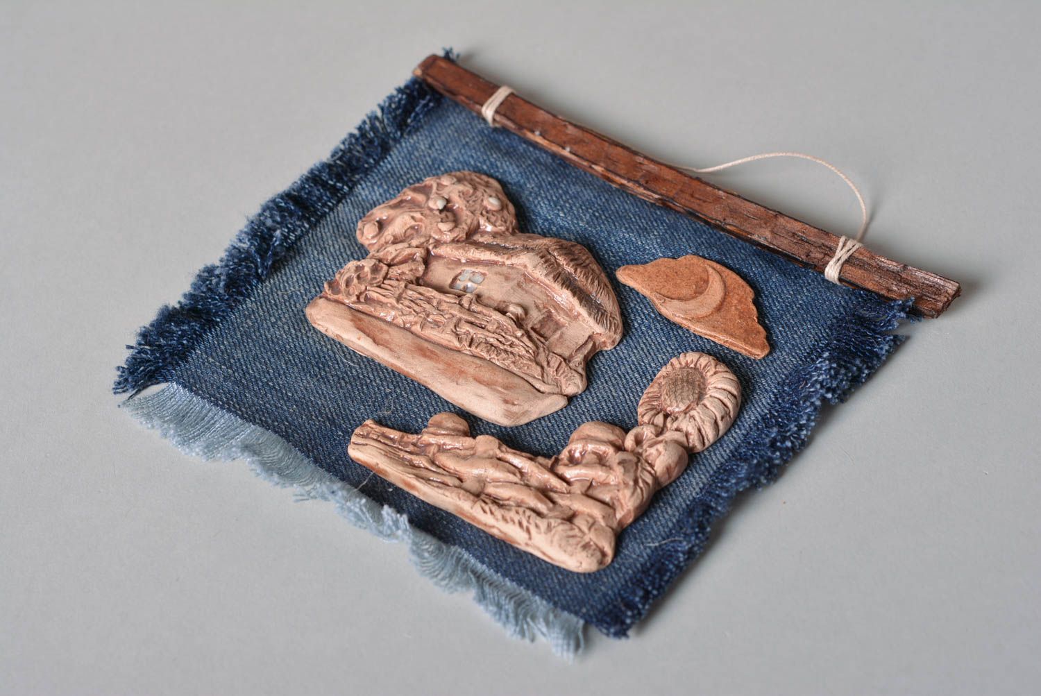 Панно на стену подарок ручной работы авторское панно из глины и джинсовой ткани фото 2