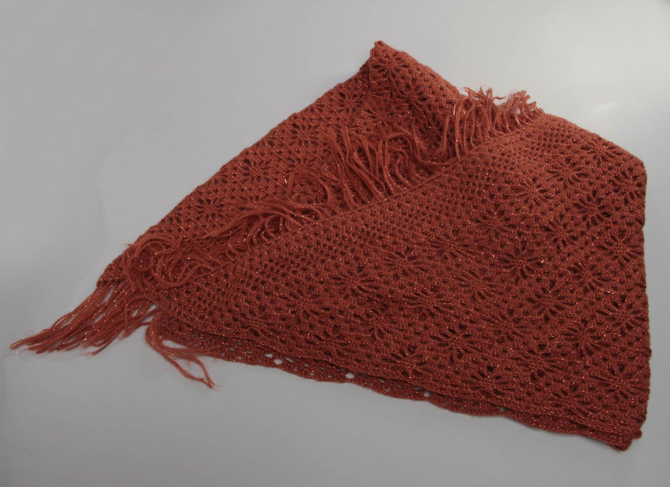 Durchbrochener brauner langer handgemachter Schal für Frauen stilvoll foto 2
